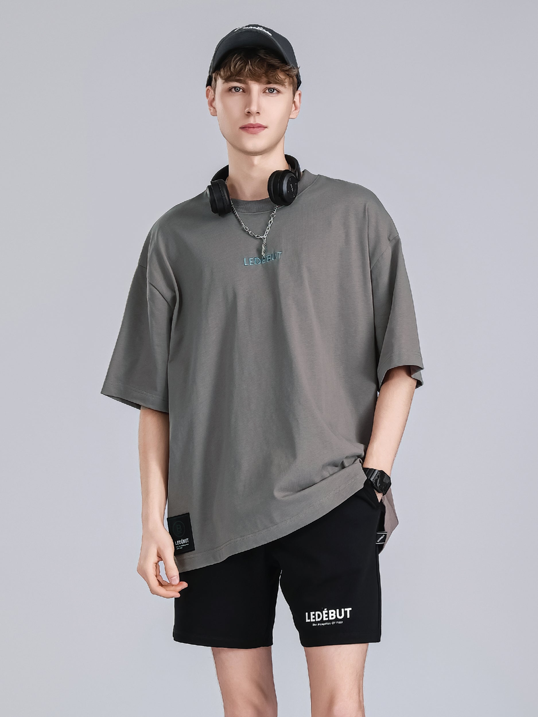 Unisex Center Embroidery with Ledebut Pearl Print Oversized Tee