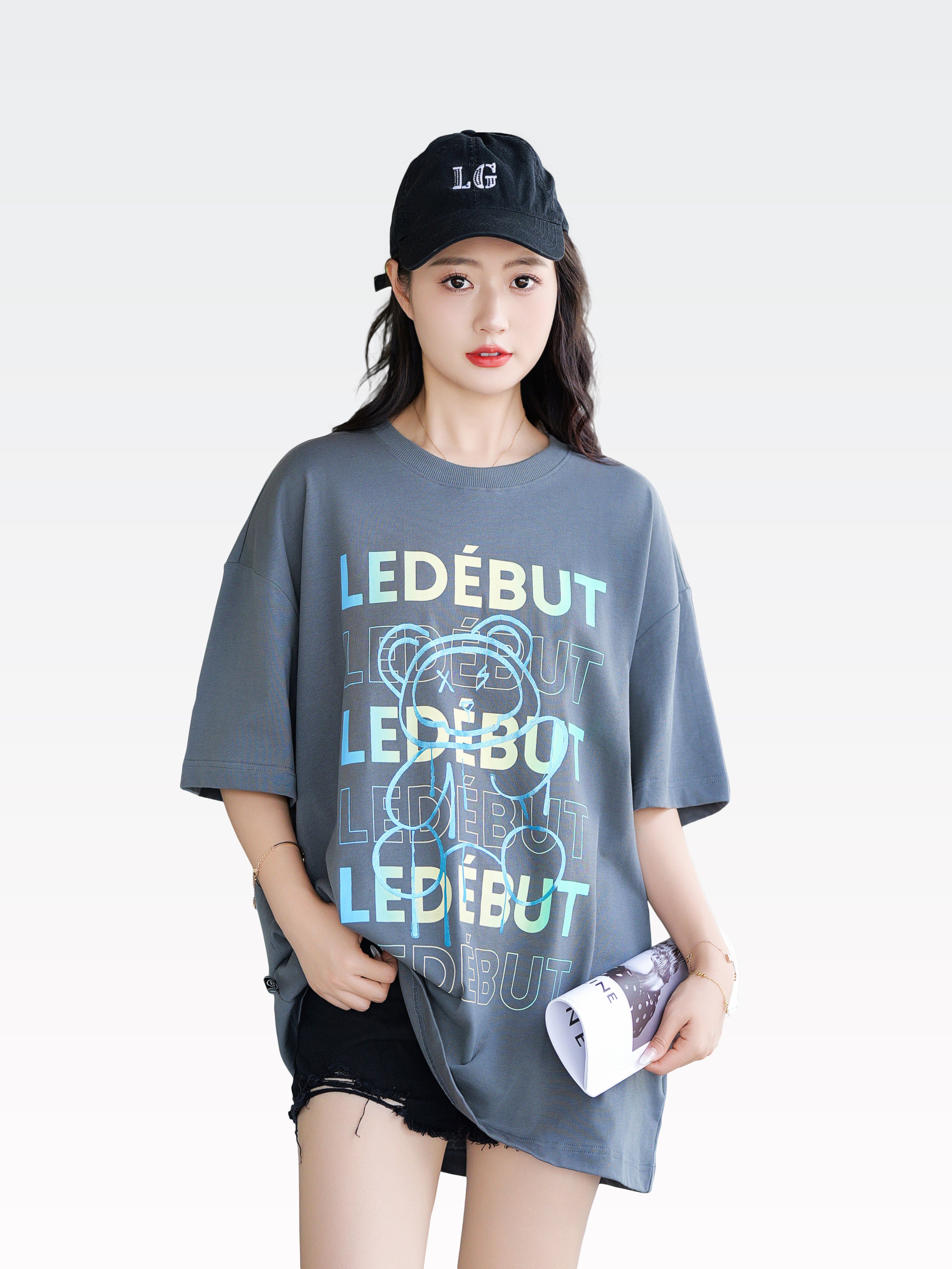 Unisex Pearl Bear Print Rubber Patch Oversized Tee