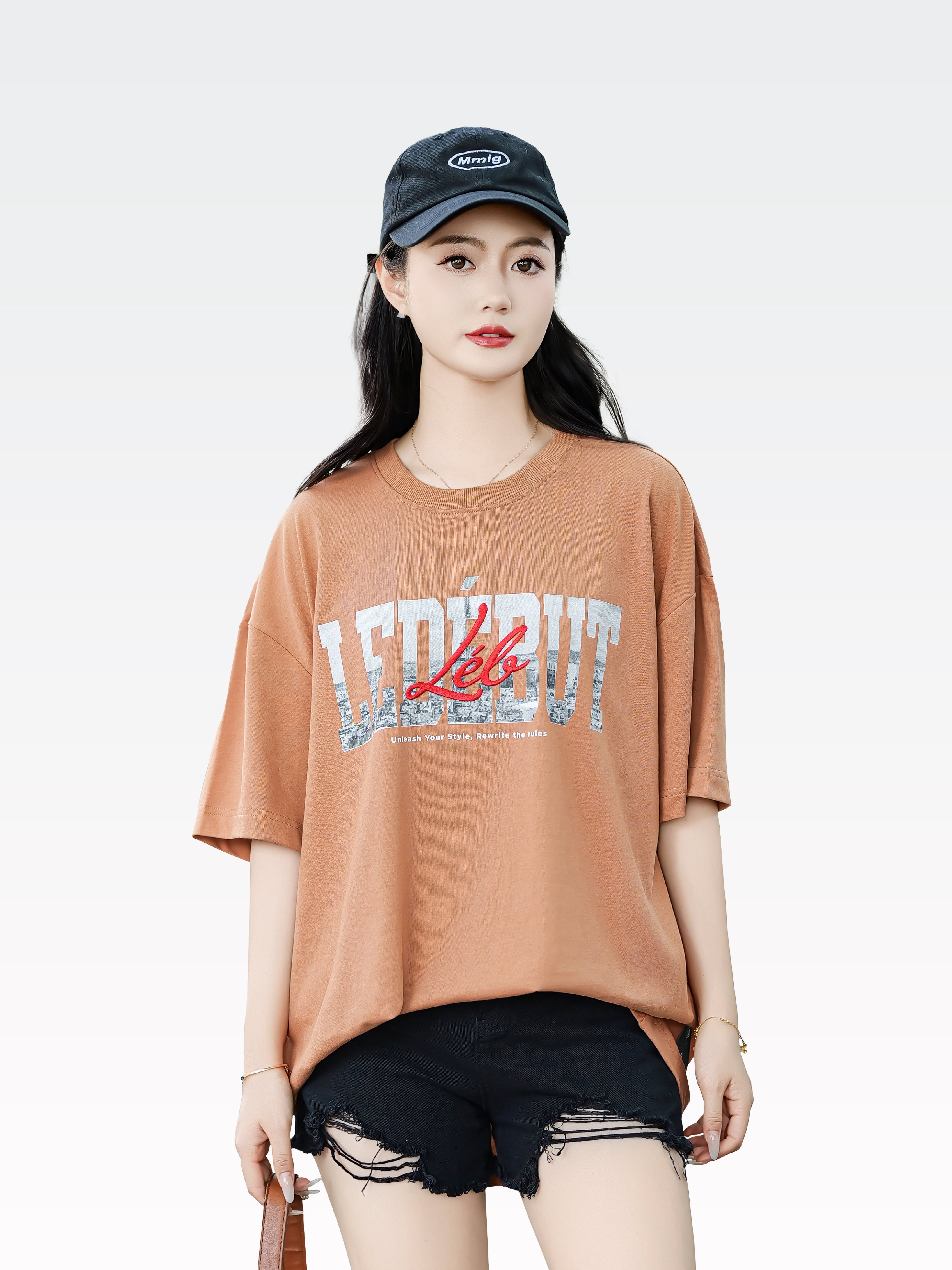 Unisex Cityscape Embroidered Léb Oversized Tee